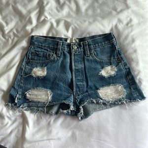 Levi’s dark wash shorts- size 25